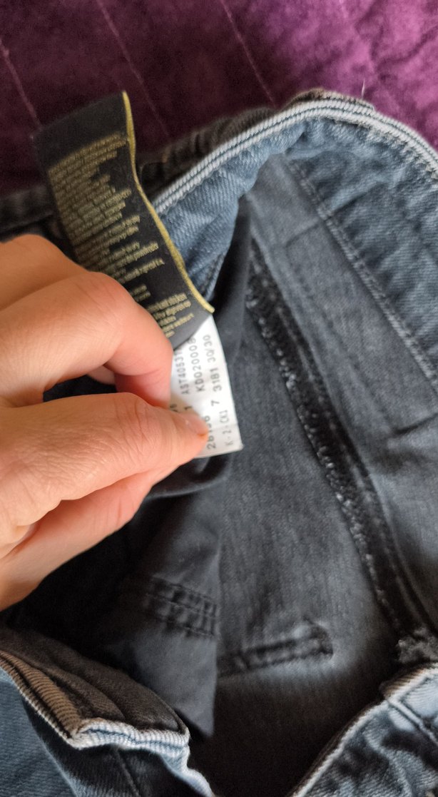 mavi tonlarin da kot pantolon - Görsel 3