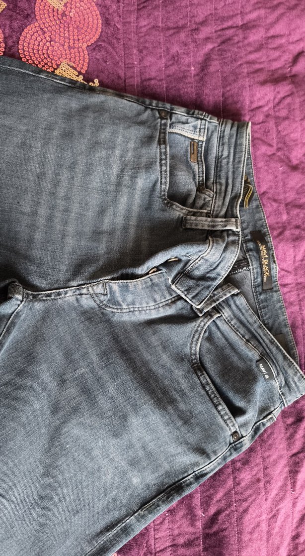 mavi tonlarin da kot pantolon - Görsel 2