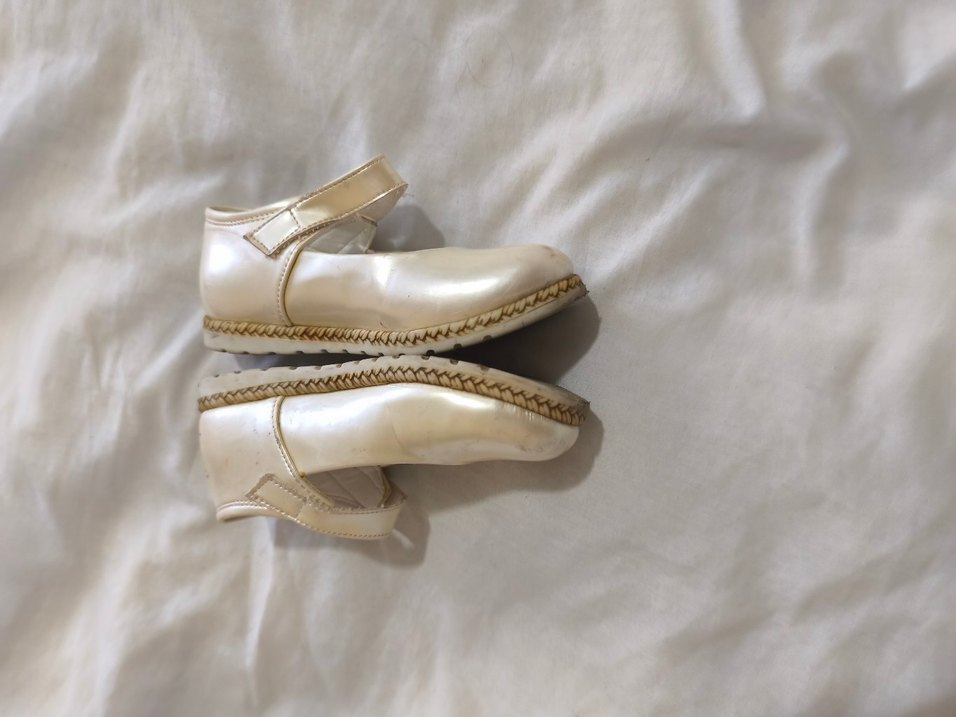 Kız Çocuk Parlak Beyaz Tokalı Babet - Görsel 2