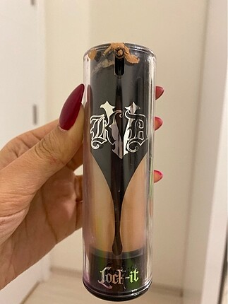 KAT VON D FONDÖTEN