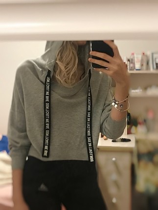 Gri kısa sweatshirt