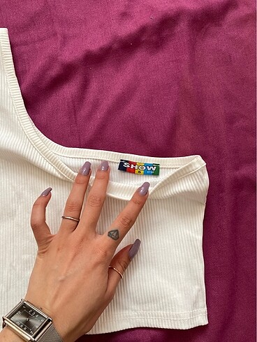 Bershka Tek omuz crop
