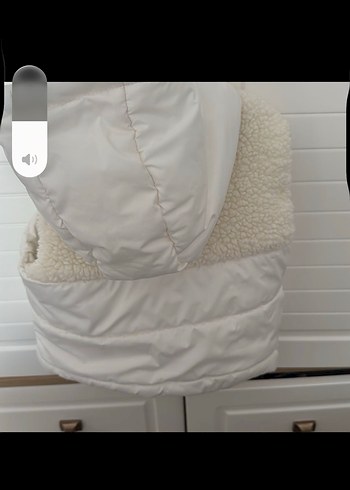 Kız Çocuk Beyaz Kürklü Kolsuz Yelek - Görsel 3