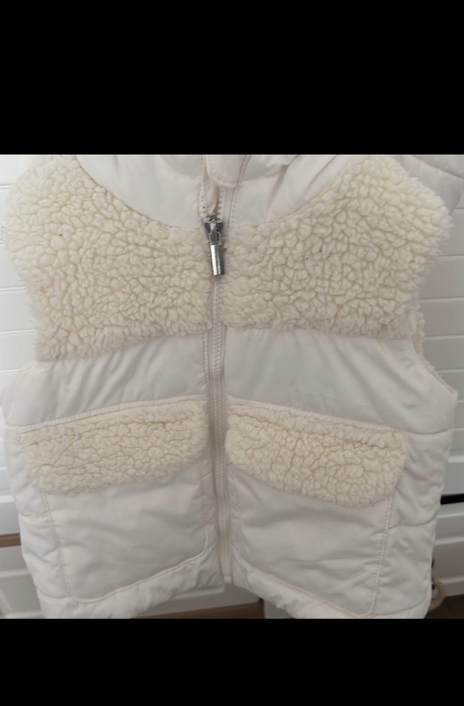 Kız Çocuk Beyaz Kürklü Kolsuz Yelek - Görsel 2