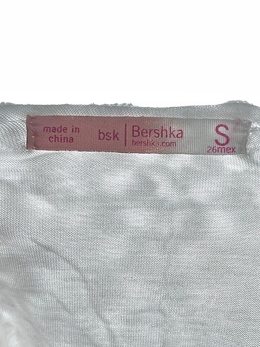 s Beden beyaz Renk Bershka Mini Üst %70 İndirimli.