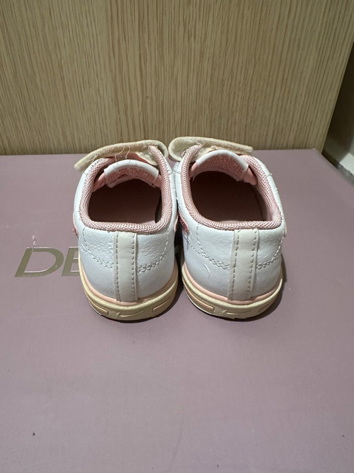 NIKE,  22-23 Numara Kız Çocuk Beyaz Cırt Cırtlı Spor Ayakkabı - Görsel 3