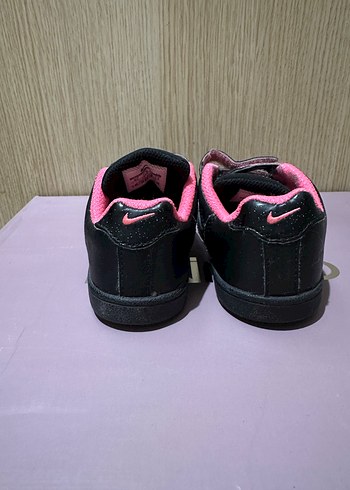 Nike 25 Numara Kız Çocuk Siyah-Pembe Cırtlı Spor Ayakkabı - Görsel 4