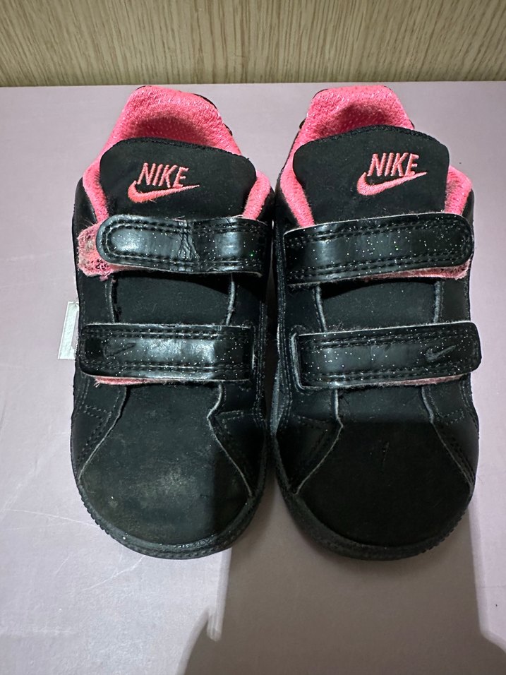 Nike 25 Numara Kız Çocuk Siyah-Pembe Cırtlı Spor Ayakkabı - Görsel 3