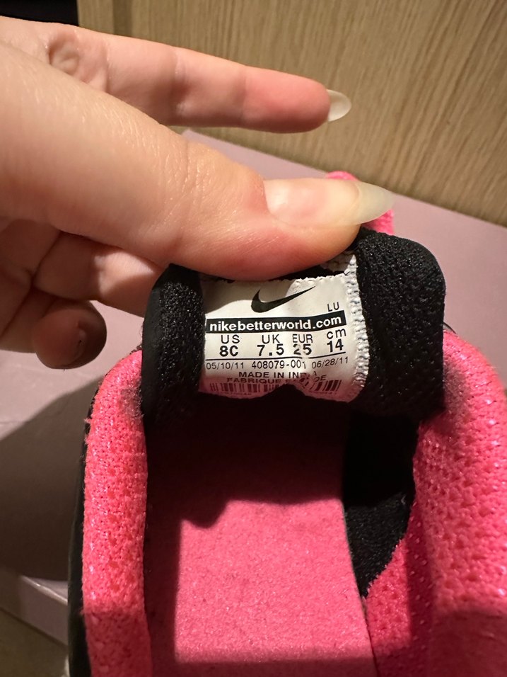 Nike 25 Numara Kız Çocuk Siyah-Pembe Cırtlı Spor Ayakkabı - Görsel 5