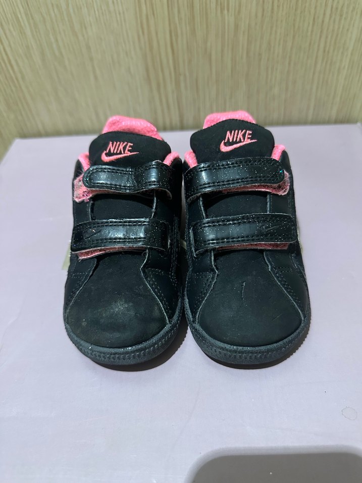 Nike 25 Numara Kız Çocuk Siyah-Pembe Cırtlı Spor Ayakkabı - Görsel 2