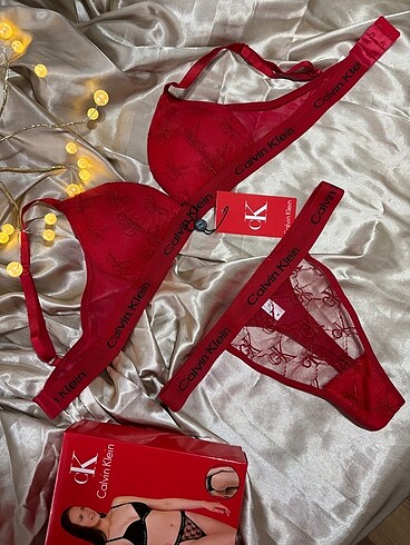 s Beden kırmızı Renk Calvin Klein sütyen takım