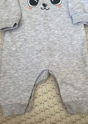 Gri Nakışlı Pamuklu Bebek Tulumu - Görsel 5