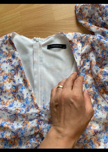 Mini V Yaka çiçek Detaylı şort Elbise - Görsel 4