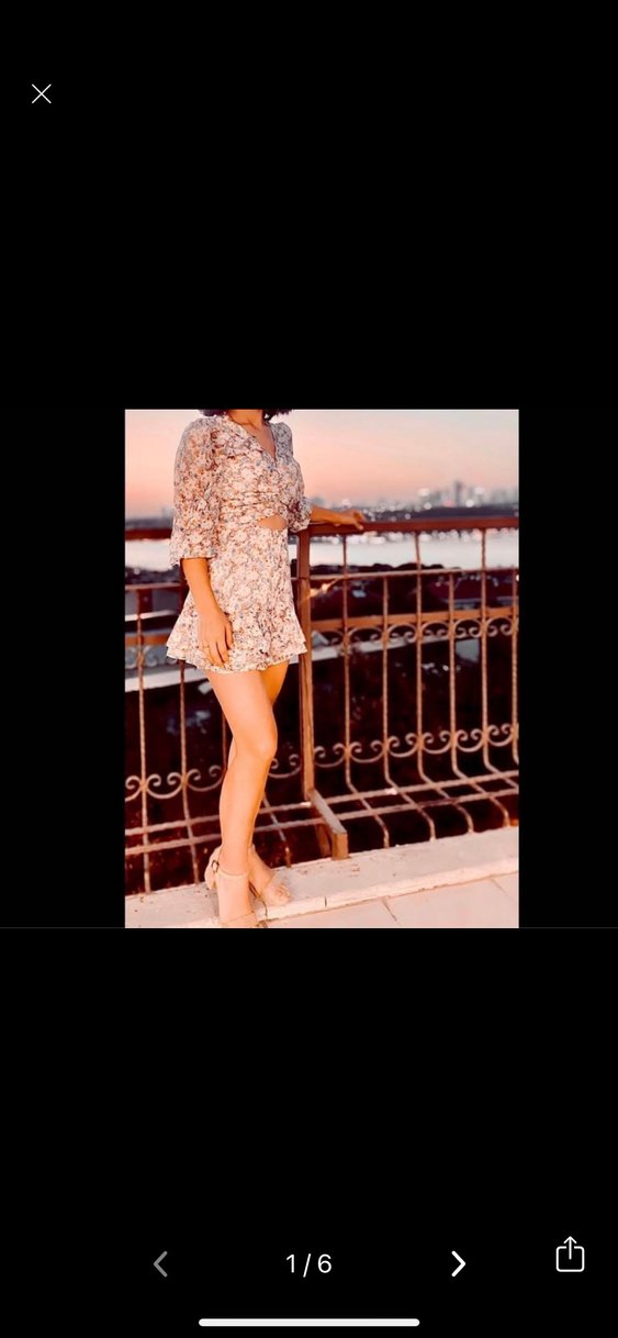 Mini V Yaka çiçek Detaylı şort Elbise - Görsel 2