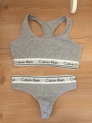 Calvin Klein slip ve sporcu sütyen takım