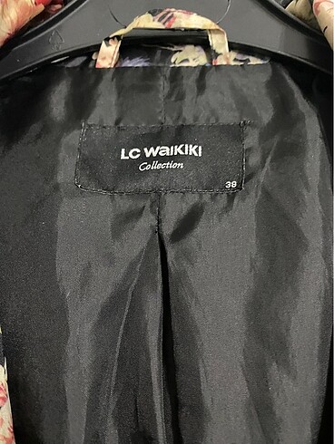 LC Waikiki LCW Çiçekli Yağmurluk