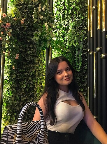 Cut out detaylı crop bluz