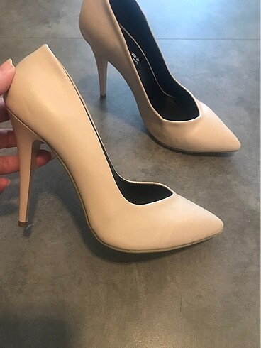 Nude stiletto