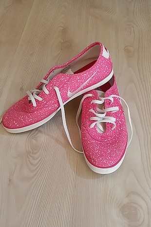 nike bez spor ayakakabı ve reebook spor ayakkabi