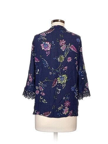 40 Beden LC Waikiki Bluz %70 İndirimli.