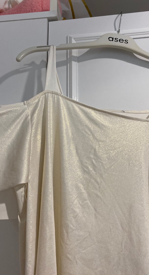 Beyaz Parlak Askısız Keten Bluz - Görsel 4