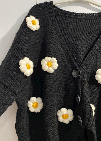 Çiçek Desenli Siyah Triko Hırka - Görsel 3