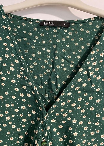 Düğmeli V Yaka Yeşil Uzun Elbise - Görsel 3