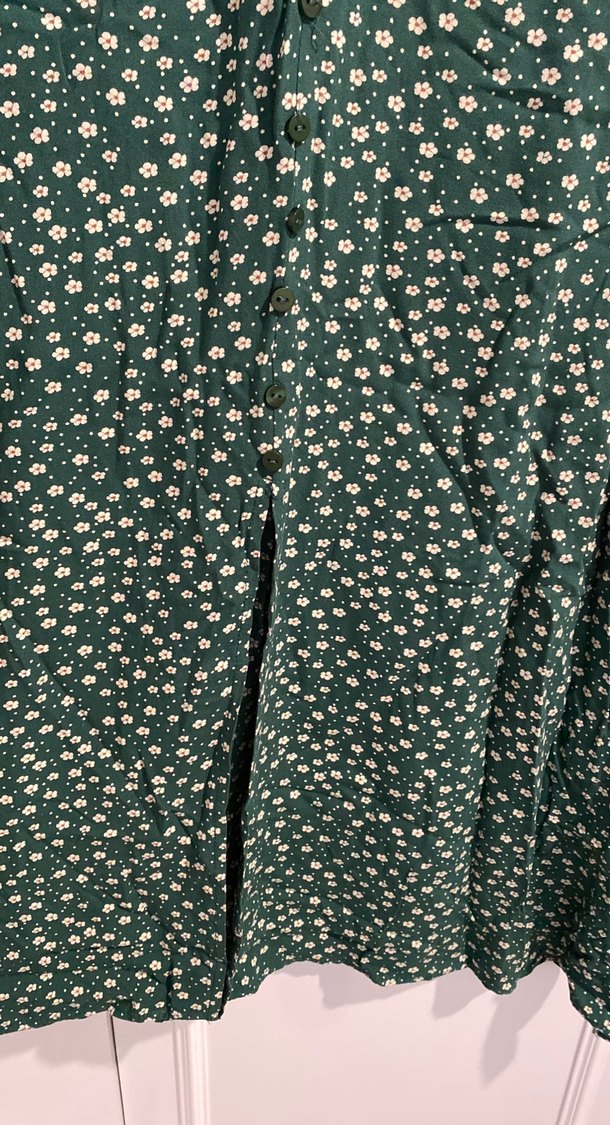 Düğmeli V Yaka Yeşil Uzun Elbise - Görsel 4