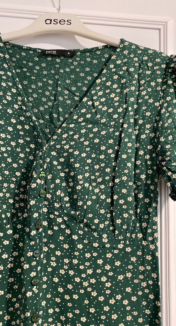 Düğmeli V Yaka Yeşil Uzun Elbise - Görsel 5