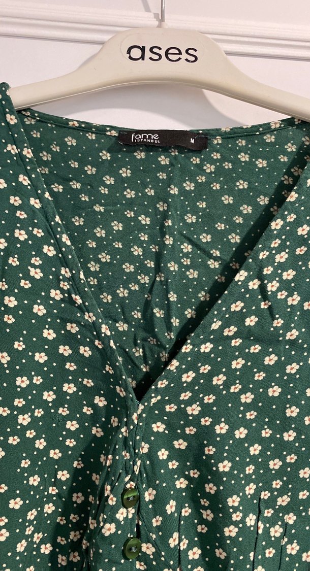 Düğmeli V Yaka Yeşil Uzun Elbise - Görsel 3