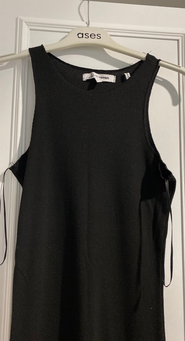 Siyah Yüksek Yakalı Uzun Kolsuz Kadın Elbise - Görsel 2