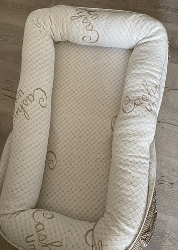 Bej Gri Desenli Bebek Reflü Yatağı - Görsel 3