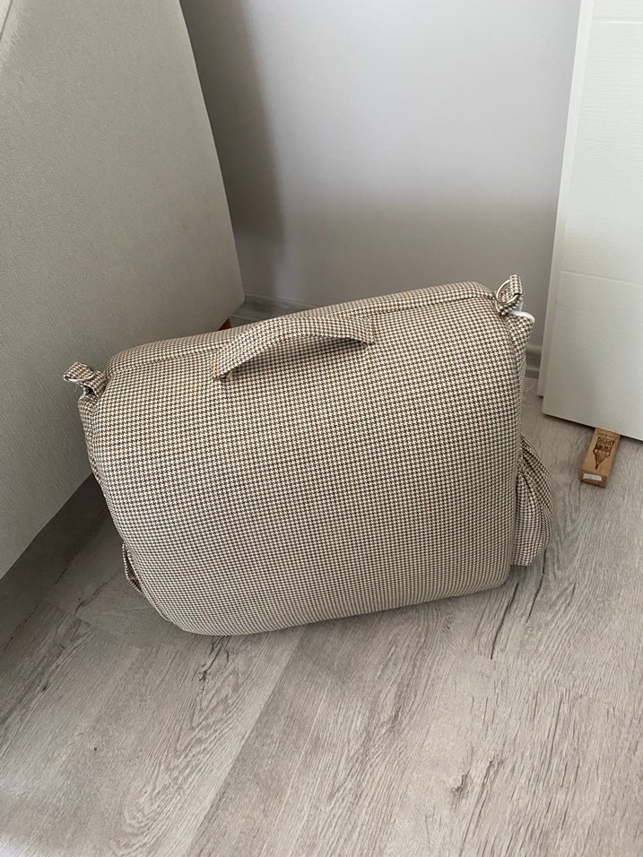 Bej Gri Desenli Bebek Reflü Yatağı - Görsel 2