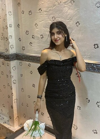 Simli payetli yırtmaçlı gece elbisesi