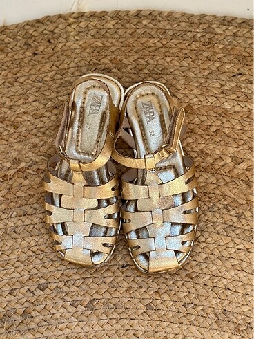 Zara kız çocuk gold sandalet