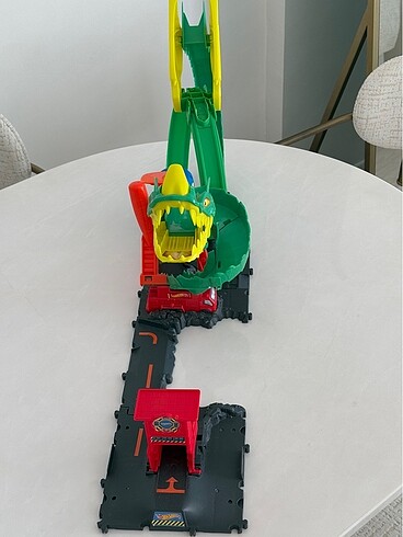 Beden Hot Wheels Ejderhayla Mücadele Pisti