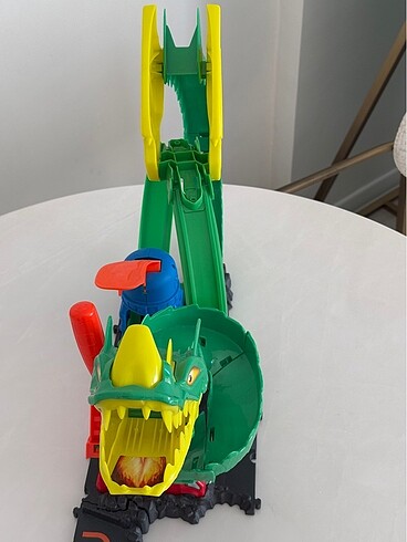 Beden Renk Hot Wheels Ejderhayla Mücadele Pisti