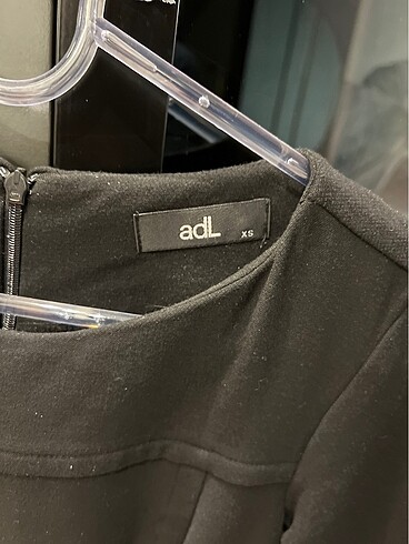 Adil Işık ADL Kapri Kol Siyah Elbise