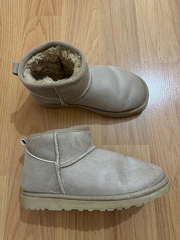 Ugg muadil