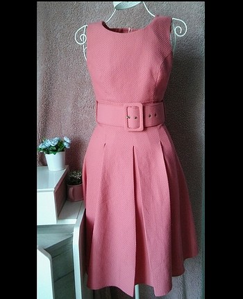 pembe elbise 