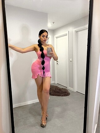 Pembe elbise
