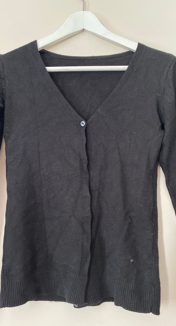 Düğmeli Siyah V Yaka Kadın Hırka - Görsel 4