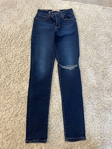 Levis diz detaylı yüksek bel jean