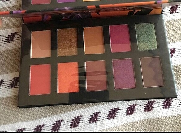 Nyx off tropic palet