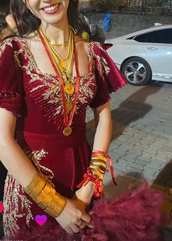 Bordo işlemeli kare yaka bindallı