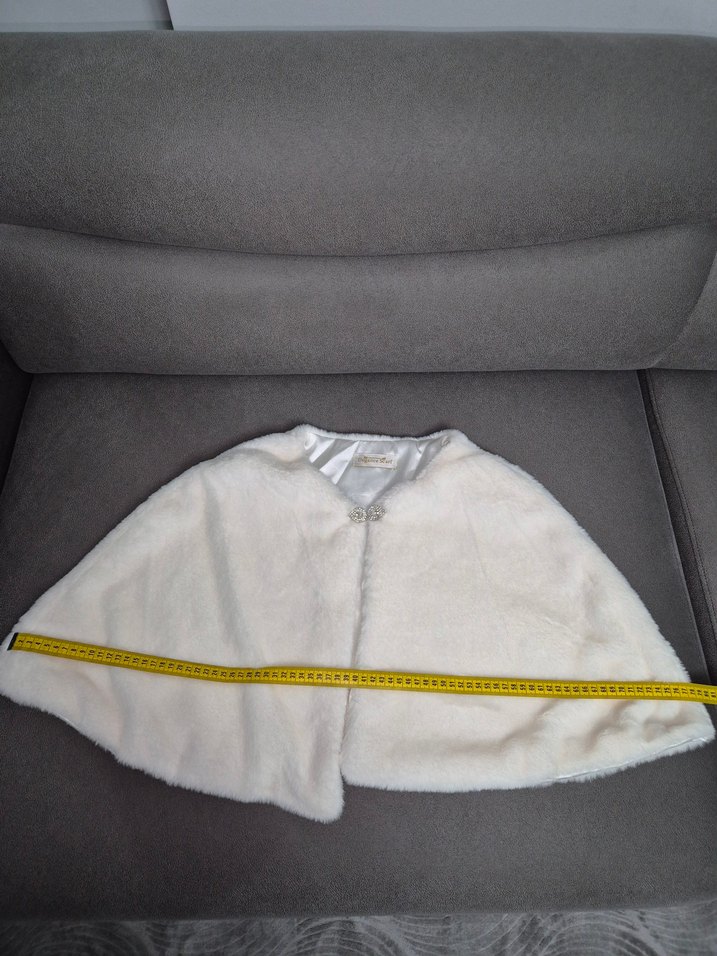 Beyaz Kürk Detaylı Midi Kolsuz kış gelinleri için çok uygun - Görsel 4