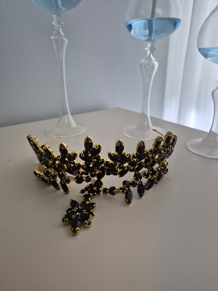 Altın Renkli Siyah Boncuklu Gotik Taç - Görsel 4