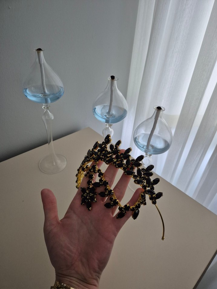 Altın Renkli Siyah Boncuklu Gotik Taç - Görsel 2