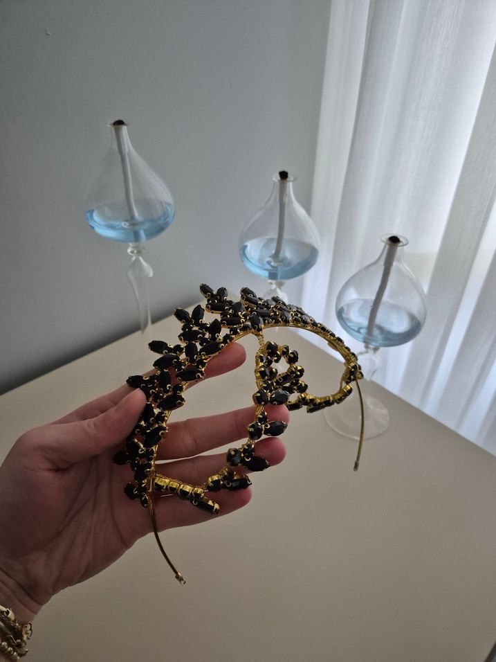 Altın Renkli Siyah Boncuklu Gotik Taç - Görsel 3