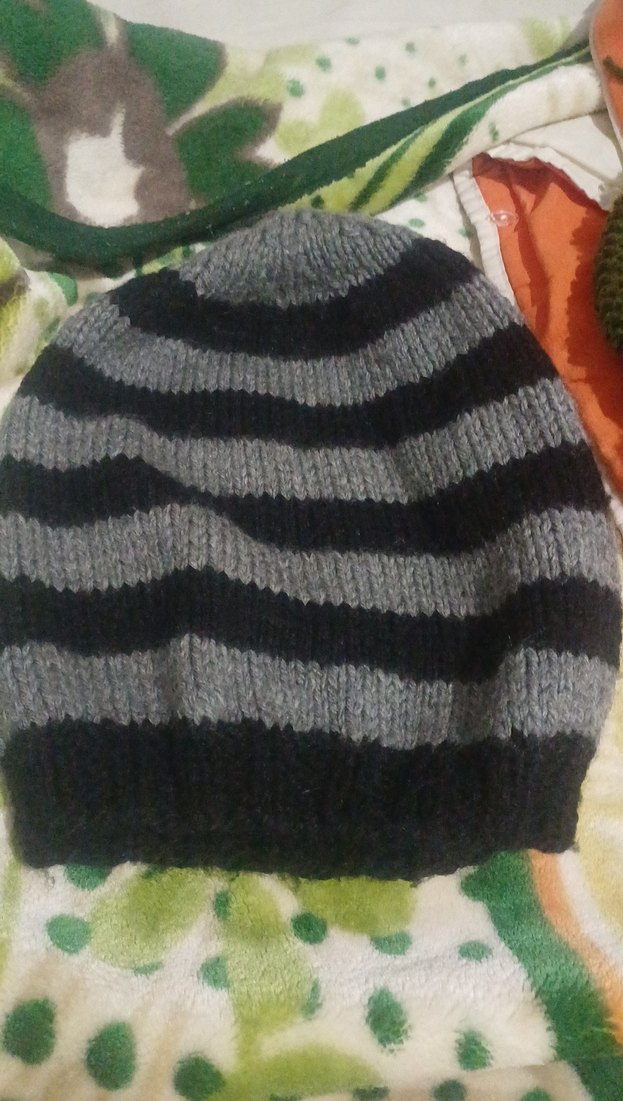 Kadın Gri Siyah Çizgili Örgü Bere - Görsel 3